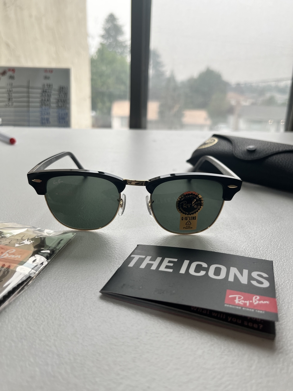 Ray-Ban Clubmaster Men’s Sunglasses in Black/Gold - Picture 4 of 7